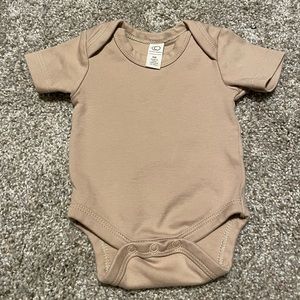 Colored Organics newborn size bodysuit onesie, clay colored, like-new condition!